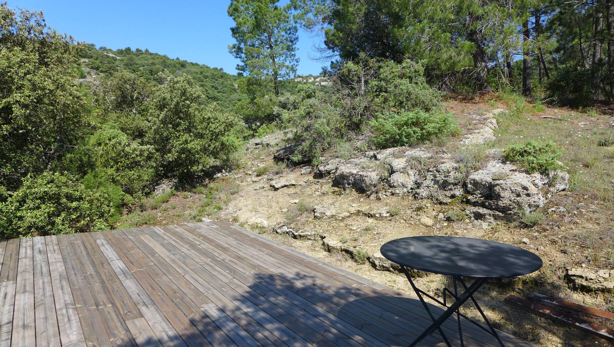 Gite 2/4 personnes, zone protégée, piscine partagée, terrasse privative en Drôme Provençale