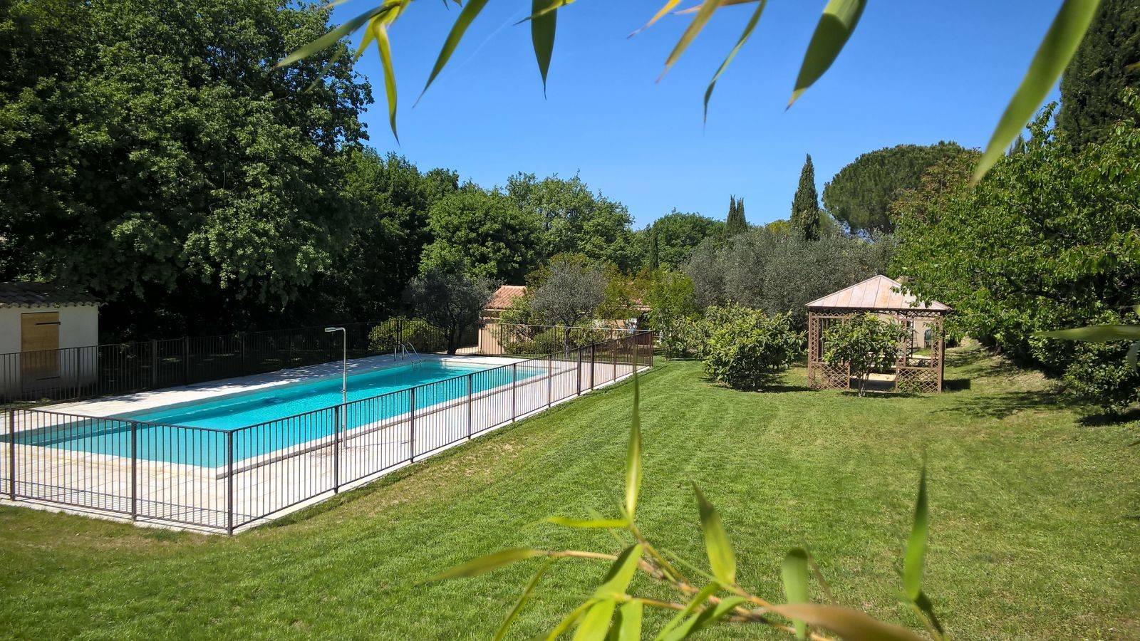Gîte Marius aux Mirabelles, en Provence, avec piscine. Mirabel-aux-Baronnies Provence Au coeur du village, dans une copropriété
