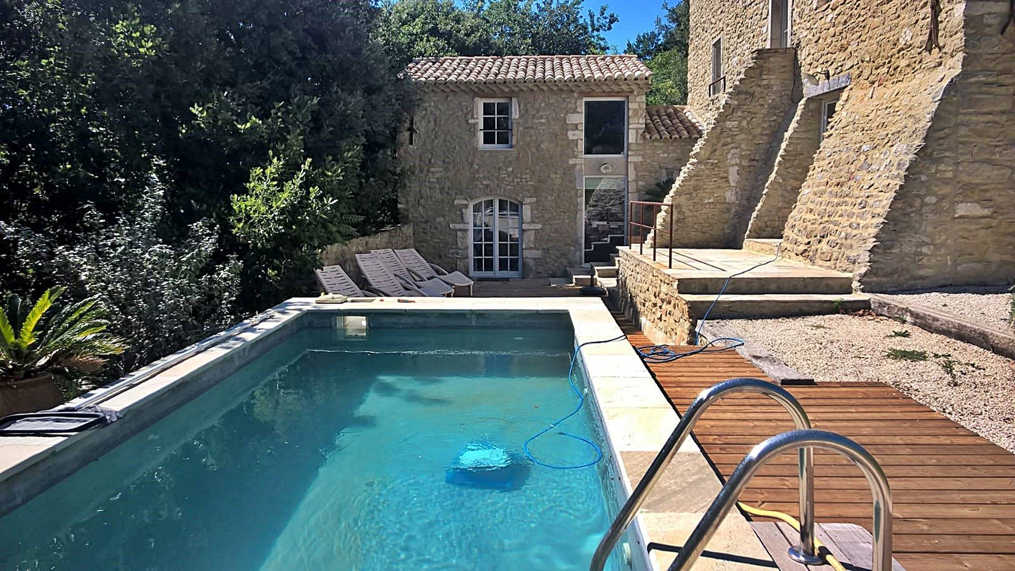 maison de vacances à louer  En Ardèche Méridionale  au calme avec piscine 