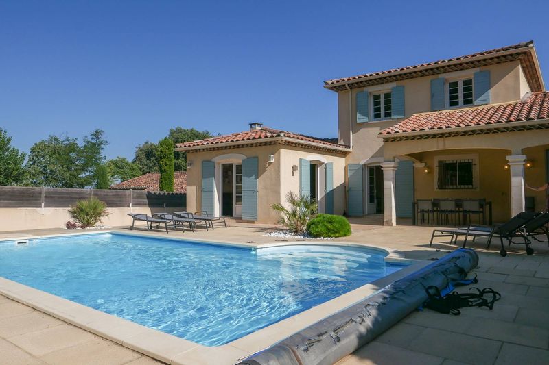 Villa tout confort à louer avec piscine privée  pour des vacances en provence 